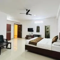 Queens Suite Rooms，位于Channapatna的酒店