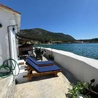 Riva Blue Silence -Seafront Retreat,位于Poseidónion的酒店