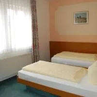 Hotel garni St. Marien，位于萨勒河畔瑙姆堡的酒店