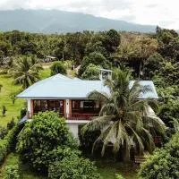 Paruparong Bughaw Ecofarm Resort，位于Quezon的酒店
