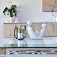 Coastal bliss at YnS apartment!，位于拉莫西沙卡国王国际机场 - DUR附近的酒店