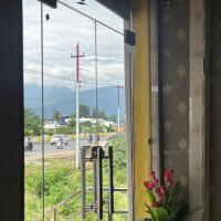 The Ghungroo restro and stay，位于加姆布Dehradun Airport - DED附近的酒店