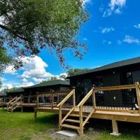2-bedroom Lake Front Cottage in Harwood ON #7，位于Harwood的酒店