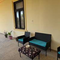Hotel DADU，位于Samtredia库塔伊西国际机场 - KUT附近的酒店