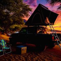 Embark on a journey through Maui with Aloha Glamp's jeep and rooftop tent allows you to discover diverse campgrounds, unveiling the island's beauty from unique perspectives each day，位于帕依亚卡胡卢伊机场 - OGG附近的酒店