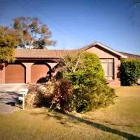 Sydney Blue Mountain Haven 4BR,位于Kingswood的酒店