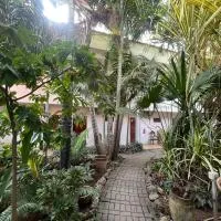 27 Cafe Zanzibar Airport Hotel，位于桑给巴尔阿贝德·阿曼尼·卡鲁姆国际机场 - ZNZ附近的酒店