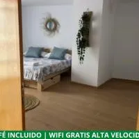 ALZIRA BONITA AMPLIO APARTAMENTO 25 CON HABiTACION Y VISTAS AL RIO JUCAR，位于阿尔齐拉的酒店