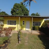 The Yellow House，位于赛赛Xai-Xai Chongoene Airport - VJB附近的酒店