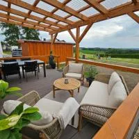 Ferienwohnung- Panoramaterrasse & ländliche Ruhe，位于Eichen的酒店