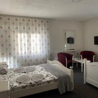 Motel Albatros，位于Kosovo Polje普里什蒂纳国际机场 - PRN附近的酒店
