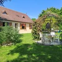Maison de campagne familiale avec jardin, proche du Haras du Pin, calme et agréable - FR-1-497-173,位于Le Merlerault的酒店