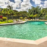 Saltwater Pool Access Lihue Gem Near Bar and Grill!，位于利胡埃利胡埃机场 - LIH附近的酒店