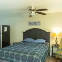 Near Lake Texoma Quad-plex Kitchenette - 29,位于Mead的酒店