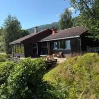 4 bedroom room House in Beautiful Strandebarm，位于Kvam的酒店