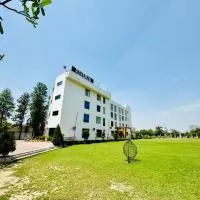 PLAY RIVERIA VALLEY RESORT Greater Noida，位于大诺伊达的酒店
