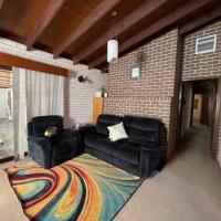Cosy Ridge Retreat，位于莱特宁岭闪电岭机场 - LHG附近的酒店