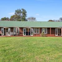 The Cottage - Rotorua Holiday Farmstay，位于罗托鲁瓦罗托路亚国际机场 - ROT附近的酒店