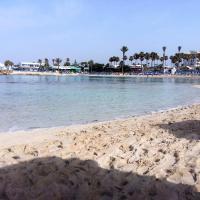 Christopher's Sandy Beach Suites，位于阿依纳帕的酒店