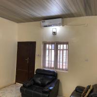 Luxury 2Bedrooms Retreat Serenity in the City，位于Enugu AirportEnugu Airport - ENU附近的酒店