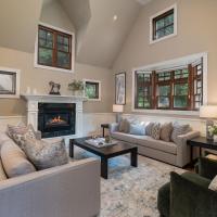Spacious Designer 3BR Victorian with AC & Hot Tub，位于阿斯潘阿斯皮特金县机场 - ASE附近的酒店