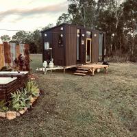 Blackiron Tiny House 2 by Tiny Away，位于Thoopara惠森迪海岸机场 - PPP附近的酒店