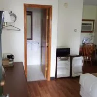 Budget Host Inn,位于底特律莱克斯的酒店