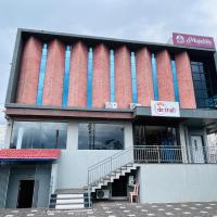 Hotel Majestic, Uchgaon NH4，位于戈尔哈布尔科尔哈浦机场 - KLH附近的酒店