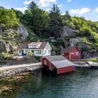 Kongshamn Gjestgiveri，位于Kirkehamn的酒店