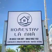 Homestay Là Nhà，位于Ấp Rạch Mẹo迪石机场 - VKG附近的酒店