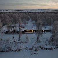 Villa Tolonen a beautiful log villa by the Ivalo River，位于伊纳利伊瓦罗机场 - IVL附近的酒店