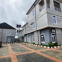 The Marble Hotel and Apartments，位于乌约Calabar Airport - CBQ附近的酒店