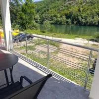 LUX APARTMANI Rajska plaza，位于Bratunac的酒店