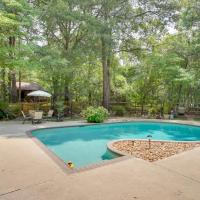 Golfers Getaway Hephzibah Home with Pool Access，位于Hephzibah奥古斯塔地区机场 - AGS附近的酒店