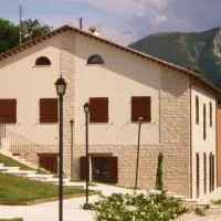 Oasi di Piobbico Piscina con Vista sul Monte Nerone,位于Piobbico的酒店