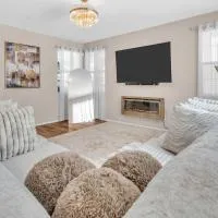 Stylish 3br 3 Bth w fireplace，位于博蒙特的酒店