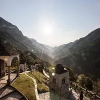 Palazzo Gamboni Swiss Historic Hotel，位于Comologno的酒店