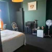 Sea View Double 1st Floor，位于普尔赫利的酒店