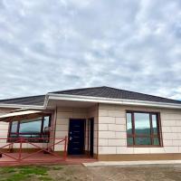 Cozy year-round cottage near UB with additional pick-up service from the Airport，位于DzuunmodNew Ulaanbaatar International Airport - UBN附近的酒店