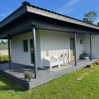 Tiny house with sauna in Laulasmaa，位于劳拉斯玛的酒店