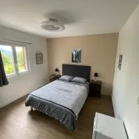 Chambre Le Faucon 2 personnes avec petit déjeuner inclus，位于Cernon的酒店