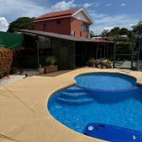 Casa Morpho Vacation Home in Liberia，位于利比里亚利韦利亚机场 - LIR附近的酒店