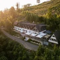 Die Triniushütte "Thüringens schönste Aussicht"，位于Rauenstein的酒店