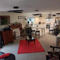 Charming Guest Room in Wellingtons Coastal Heart，位于惠灵顿惠灵顿机场 - WLG附近的酒店