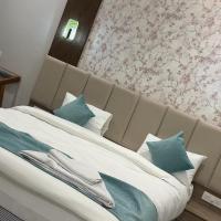 Kamala Inn Grand，位于PadraunaKushinagar International Airport - KBK附近的酒店