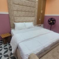King Melody Hotel Limited，位于Rubuchi纳姆迪·阿齐基韦国际机场 - ABV附近的酒店