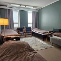 Hostelli Vieraanvara Oy，位于卡亚尼凯加尼机场 - KAJ附近的酒店