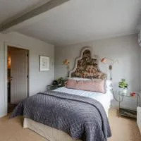 The 3 Acres Inn & Restaurant，位于哈德斯菲尔德的酒店