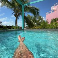 On the Hook! Sunset Cabanas by the Caribbean Sea，位于库尔克岛Caye Caulker Airport - CUK附近的酒店