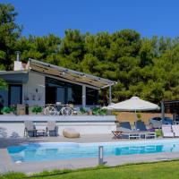 Mytilini luxury pool VILLA AMIKA，位于米蒂利尼米蒂利尼国际机场 - MJT附近的酒店